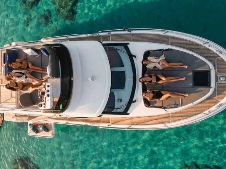 Rent a Bénéteau Antares 12 Portisco