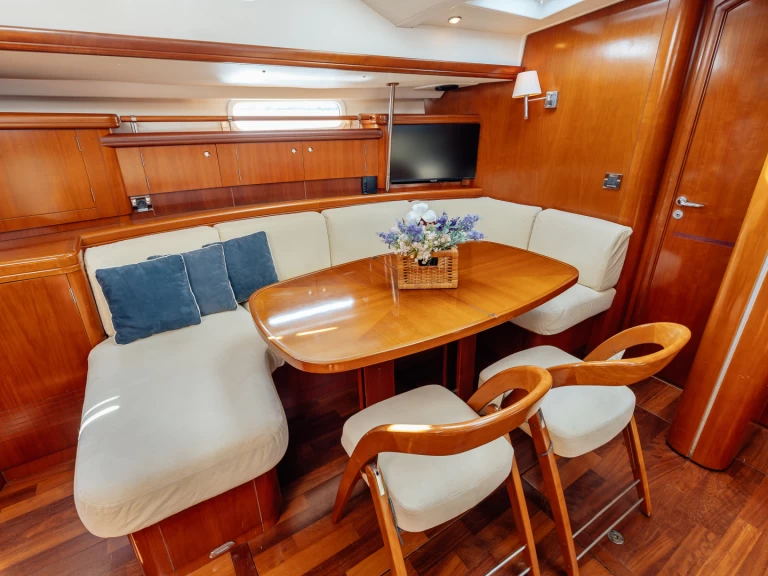 Rent a Bénéteau Beneteau 57 Split