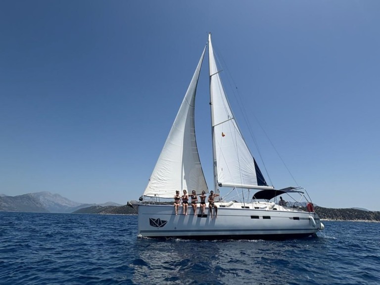 Sailboat rental in Lefkáda - Bavaria Bavaria 45 Cruiser