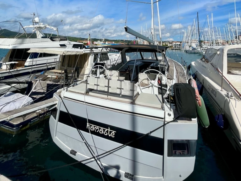 Rent a Bénéteau Oceanis Yacht 62 Castiglioncello