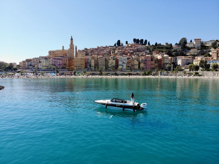 Motorboat for rent Èze at the best price