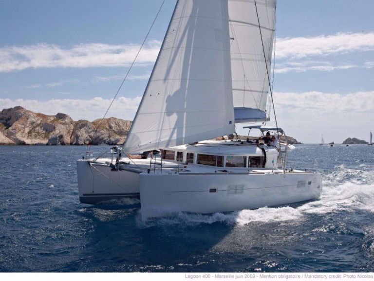 Catamaran for rent Pomer at the best price