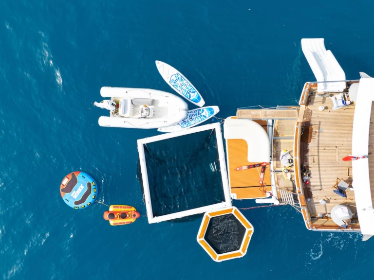 Boat rental Canados Canados 90' in Monaco-Ville on Samboat