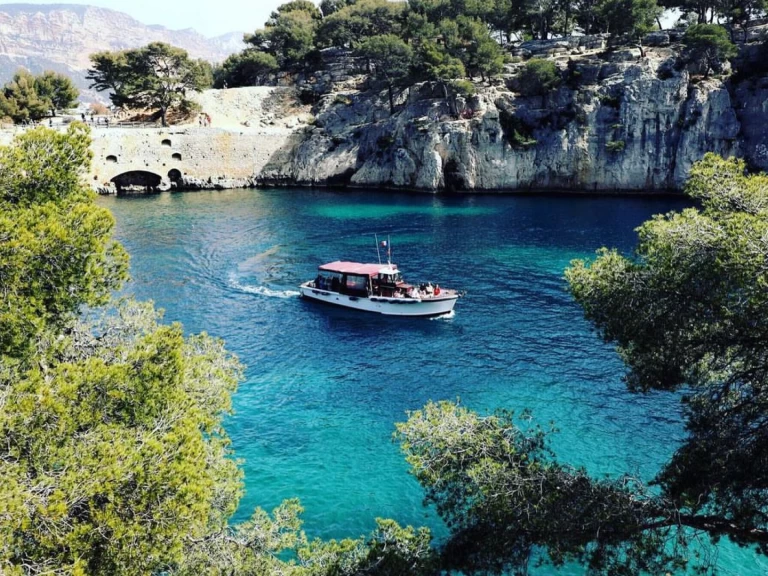 Pantasso Bateau en bois  charter bareboat or captained in  Cassis