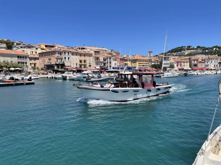 Rent a Pantasso Bateau en bois  Cassis