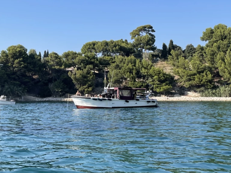 Motorboat rental in Cassis - Pantasso Bateau en bois 