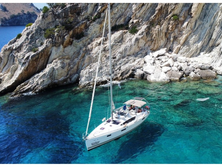 Boat rental Jeanneau Sun Odyssey 42 DS in Lefkáda on Samboat
