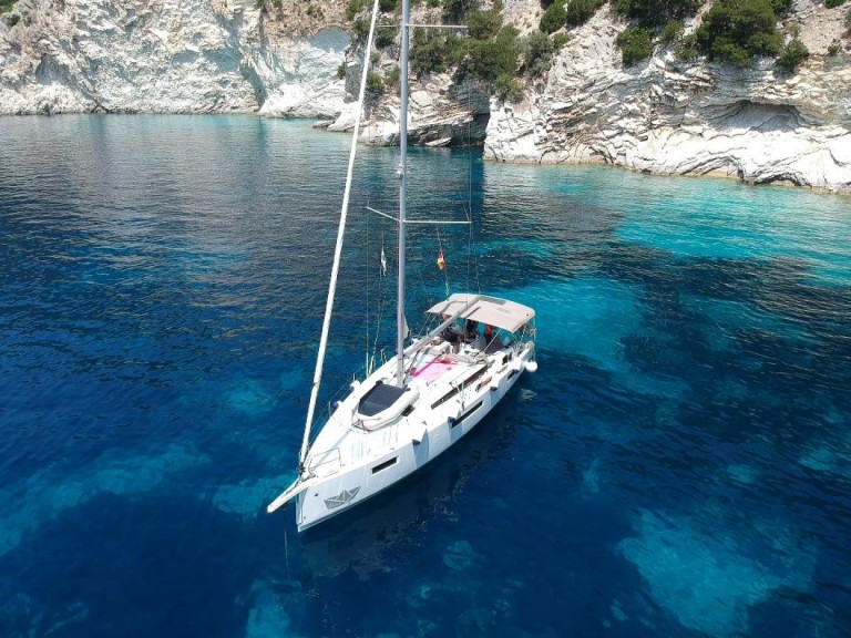 Sailboat for rent Lefkáda at the best price