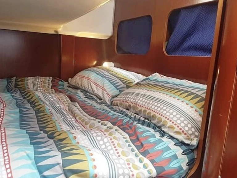 Bareboat Rental Motorboat Bénéteau with a boat licence