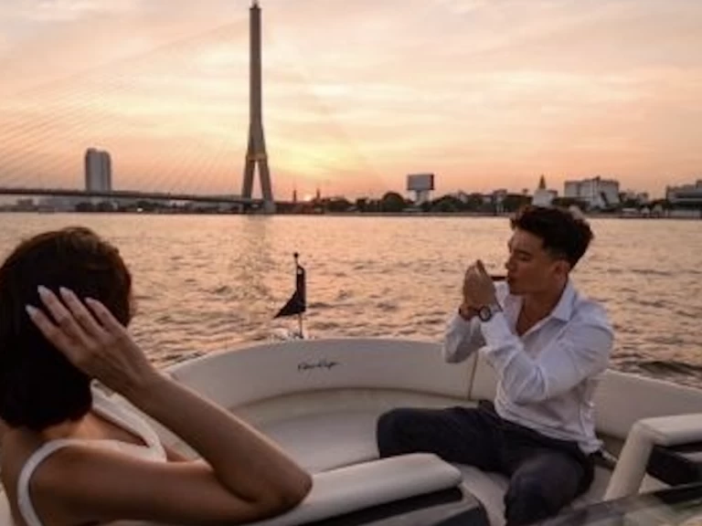 Motorboat rental in Bang Kho Laem - Chris Craft Carina 21