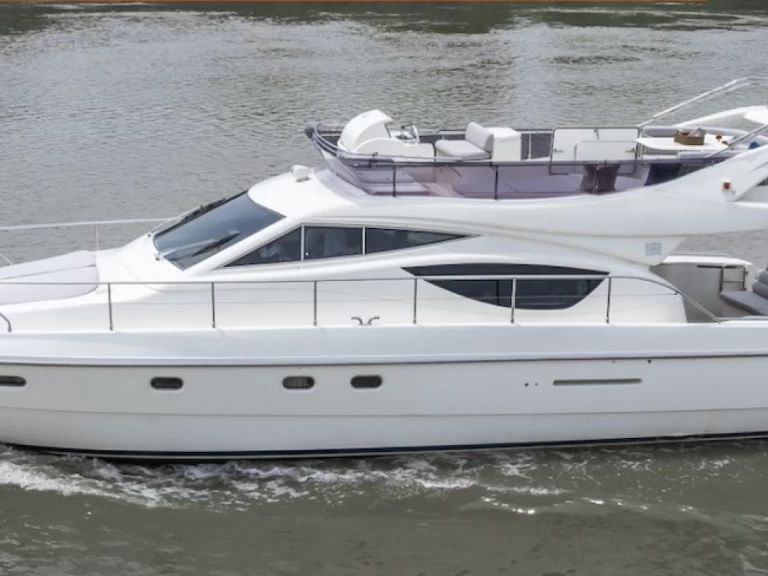 Boat rental Ferretti Ferretti 460 in Bang Kho Laem on Samboat