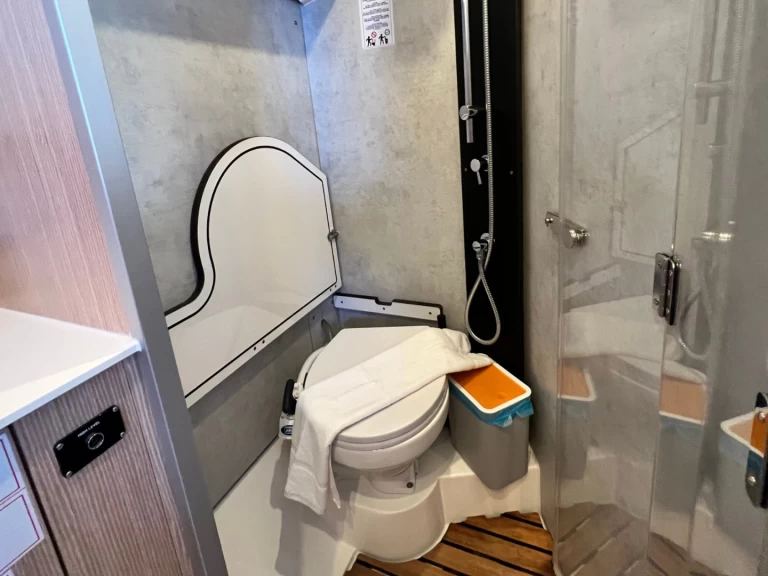 Rent a Bavaria Bavaria C42 Cecina