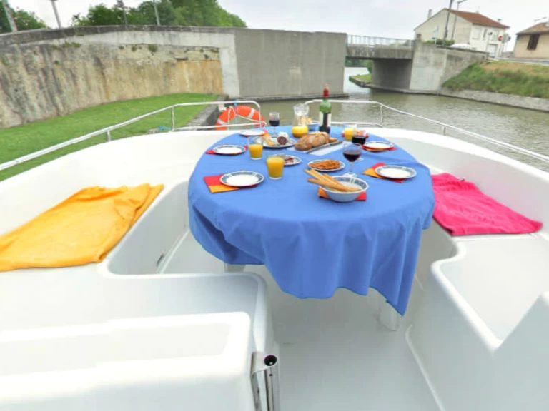 Rent a Le Boat Salsa A Homps