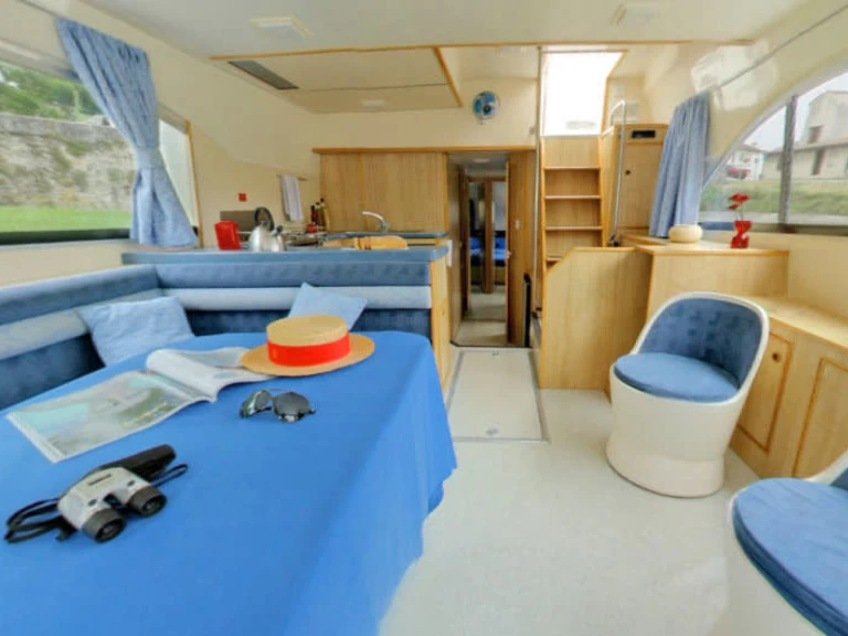 Motorboat rental in Homps - Le Boat Salsa A