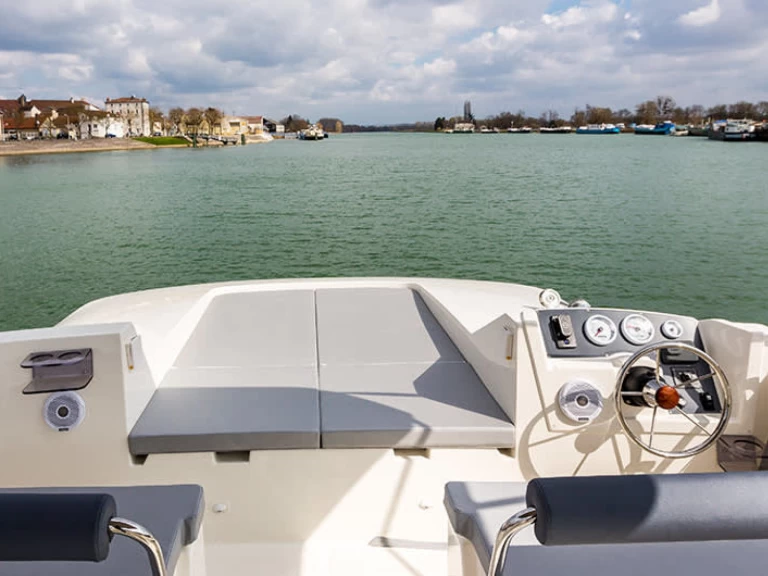 Le Boat Horizon 2 charter bareboat or captained in  Castelnaudary