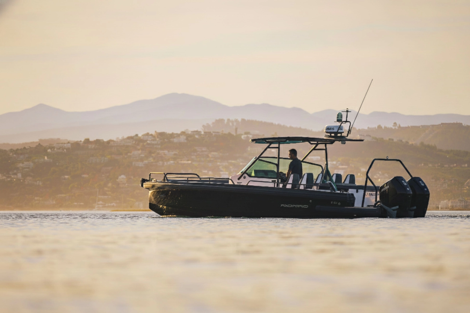 Motorboat rental in Marina de Lagos - Axopar 28 T-Top