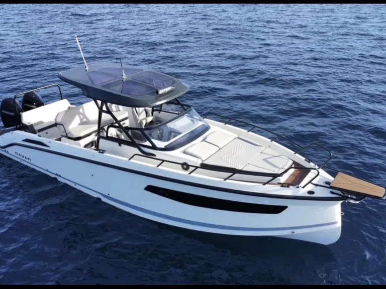 Navan S30 in Roses on SamBoat