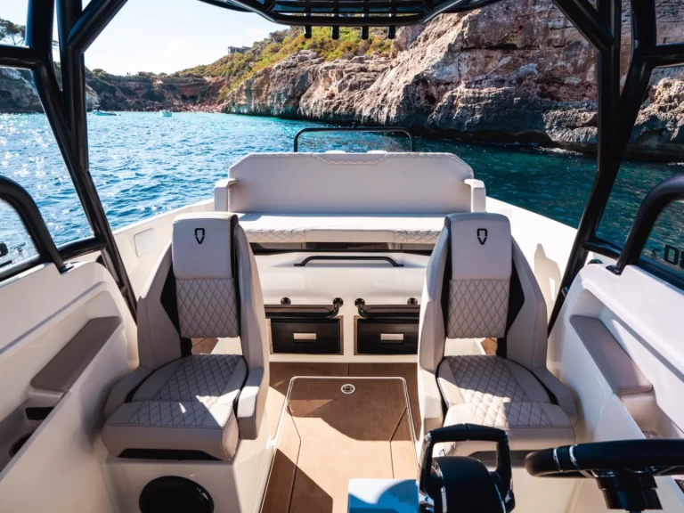 Rent a Navan S30 Roses