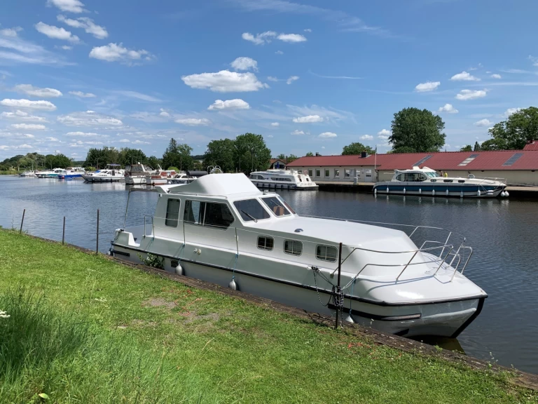 Triton Triton 1050 Fly charter bareboat or captained in  Mittersheim