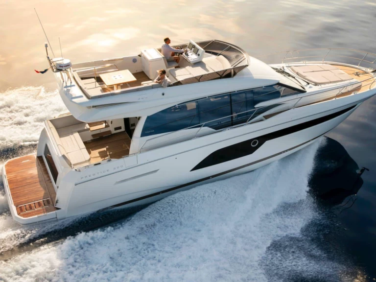 Motorboat rental with or without captain Prestige Yachts Beaulieu-sur-Mer