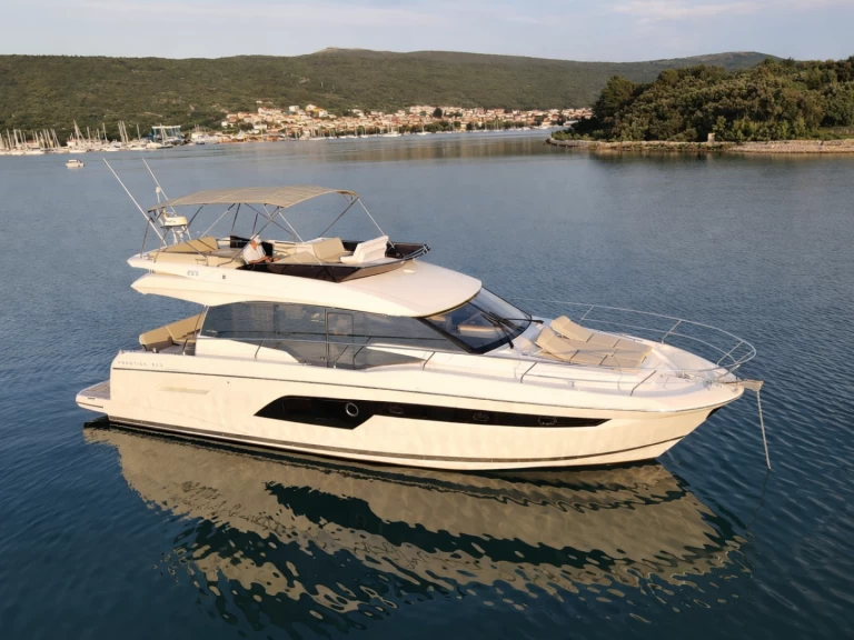 Motorboat for rent Beaulieu-sur-Mer at the best price
