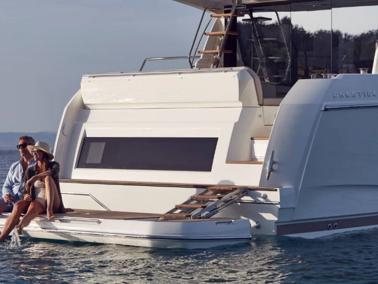 Prestige Yachts 520 Fly  in Beaulieu-sur-Mer on SamBoat