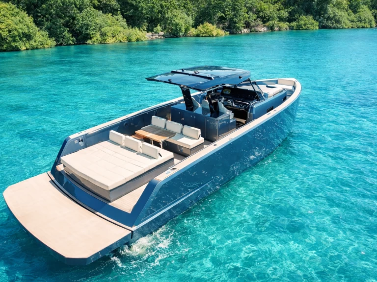 Rent a Pardo Yachts Pardo 43 Saint-Tropez