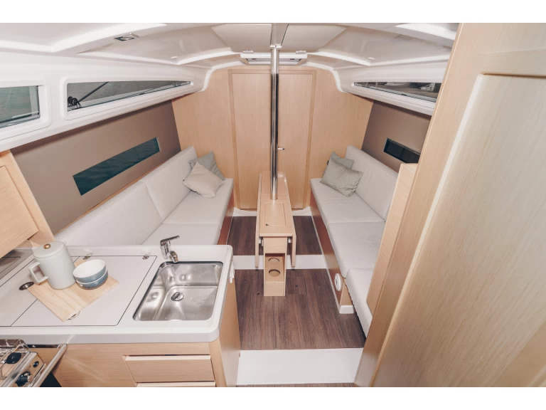 Sailboat rental with or without captain Bénéteau Barcelona