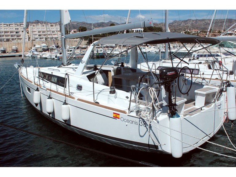 Bénéteau Oceanis 38.1 in Palma de Mallorca on SamBoat