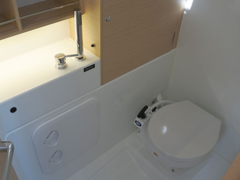 Bénéteau Oceanis 30.1 in Barcelona on SamBoat