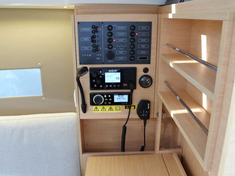 Rent a Bénéteau Oceanis 30.1 Barcelona