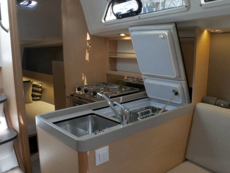 Yacht charter Barcelona cheap Oceanis 30.1