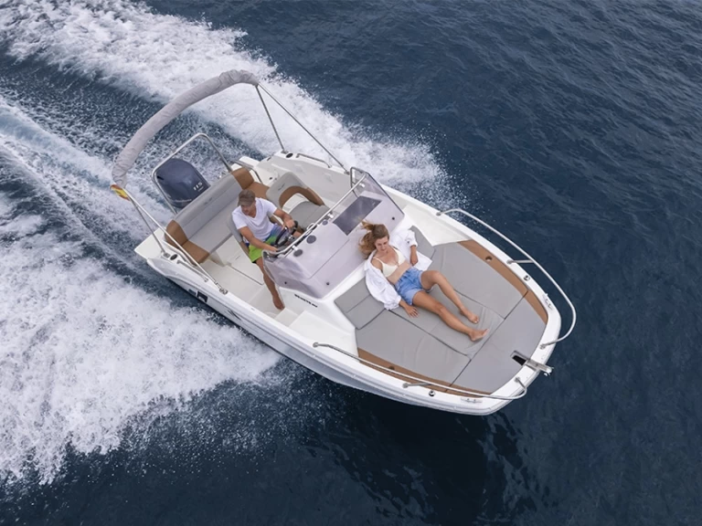 Boat rental Bénéteau Flyer 6 in Saint-Raphaël on Samboat