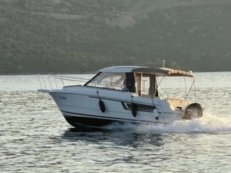 Motorboat for rent Seget Vranjica at the best price