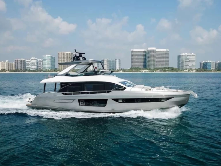 Luxury Yacht rental in Miami - Azimut Spysea