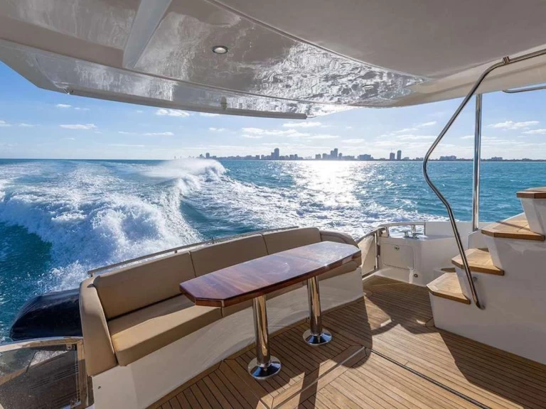 Luxury Yacht for rent Nassau at the best price