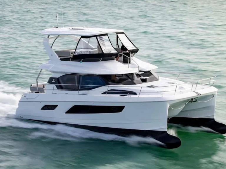 Luxury Yacht rental with or without captain Aquila Nassau