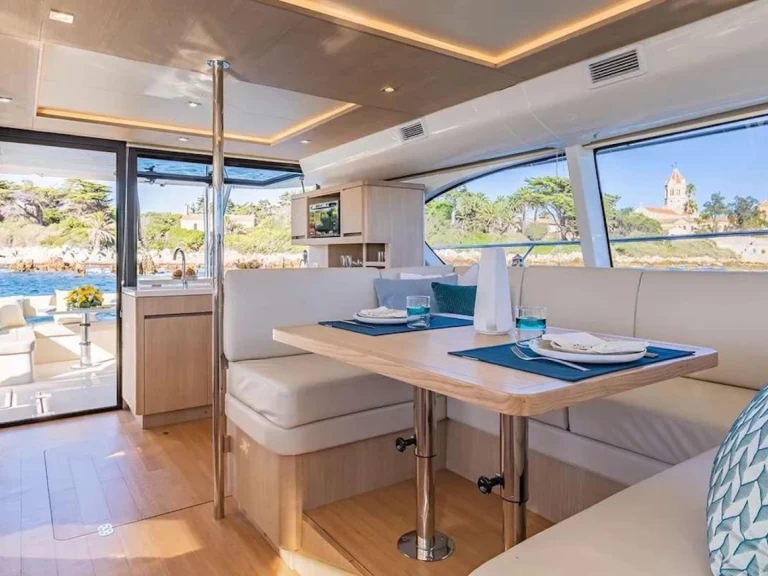 Luxury Yacht for rent Nassau at the best price