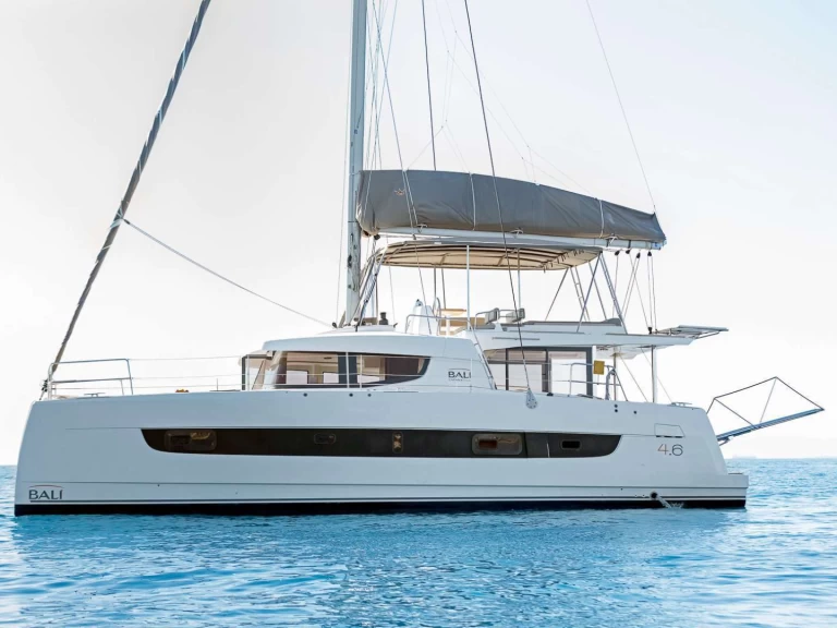 Luxury Yacht for rent Alimos at the best price