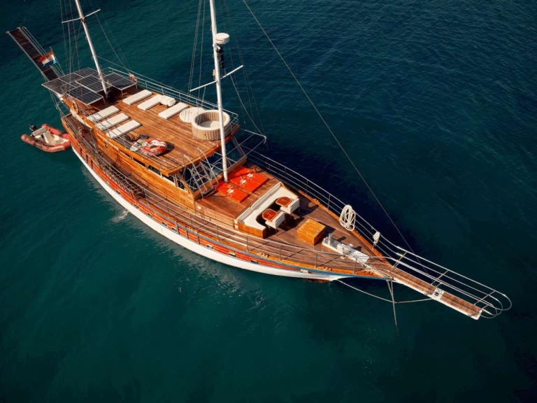 Rent a  Custom Built Aluminum Cutter TREBENNA Croatia