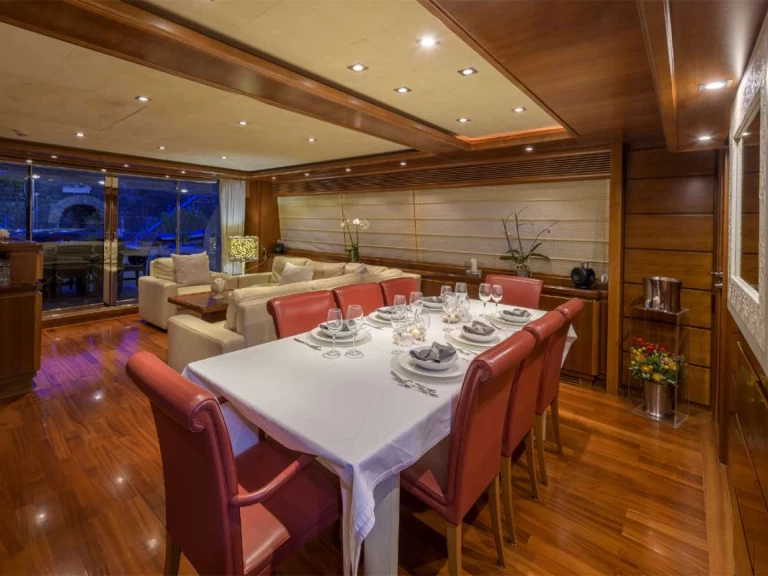 Yacht charter Naples cheap Anne Marie