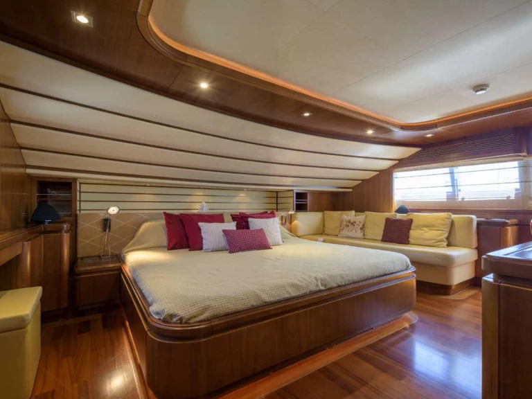 Boat rental Custom Line Anne Marie in Naples on Samboat