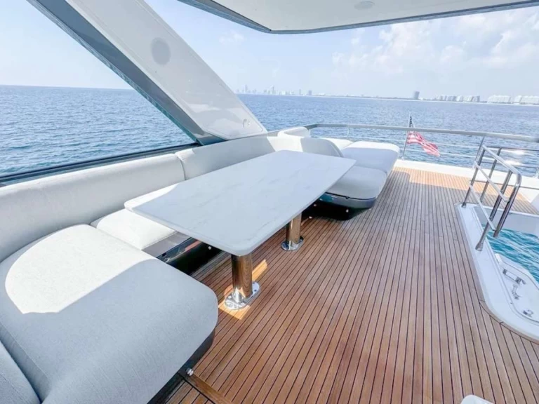 Luxury Yacht rental in Miami - Azimut Spysea