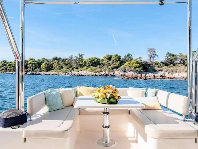 Aquila Mako in Nassau on SamBoat