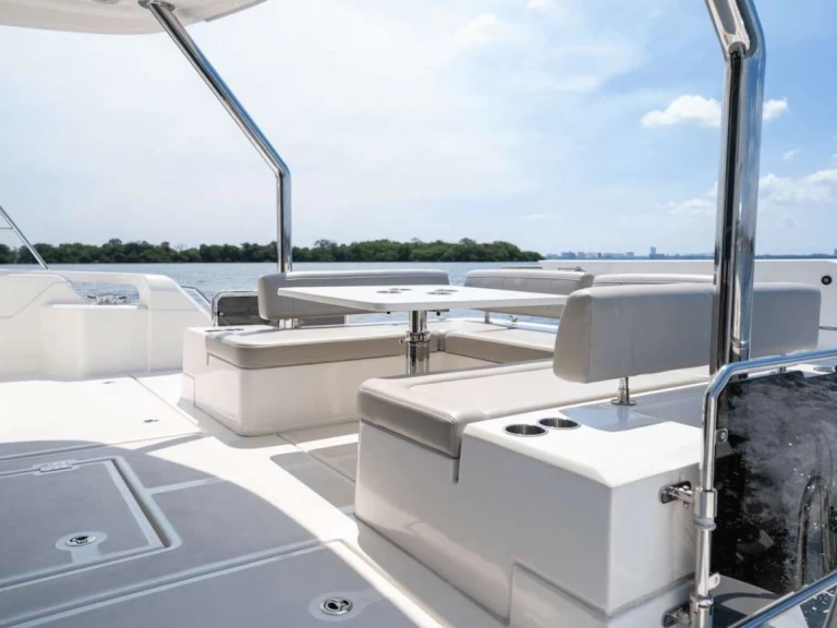 Yacht charter Nassau cheap Mako