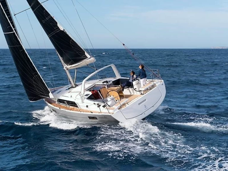 Bareboat Rental Sailboat Bénéteau with a boat licence