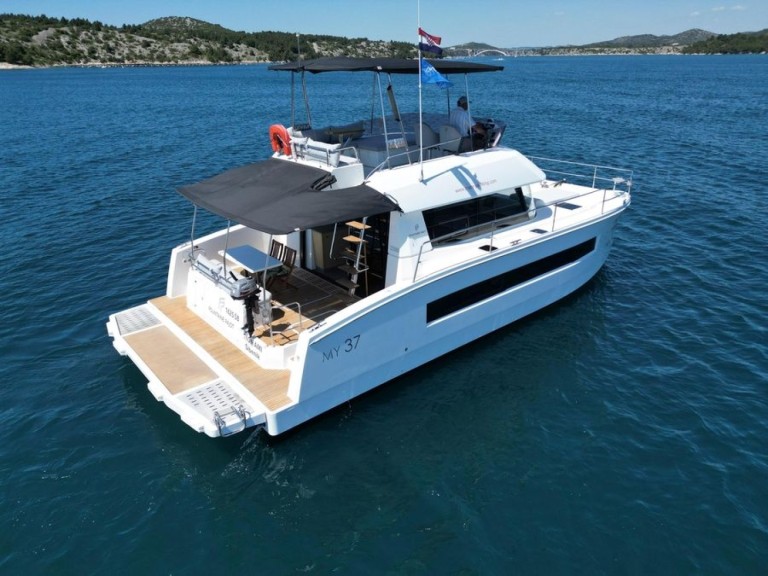 Rent a Fountaine Pajot Fountaine Pajot MY 37 Saint-Raphaël