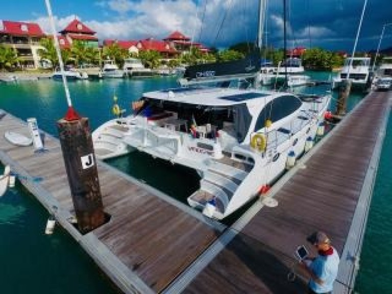 Catamaran for rent Mahé at the best price