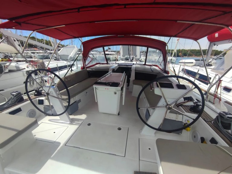 Boat rental Bénéteau Oceanis 46.1 in Pomer on Samboat