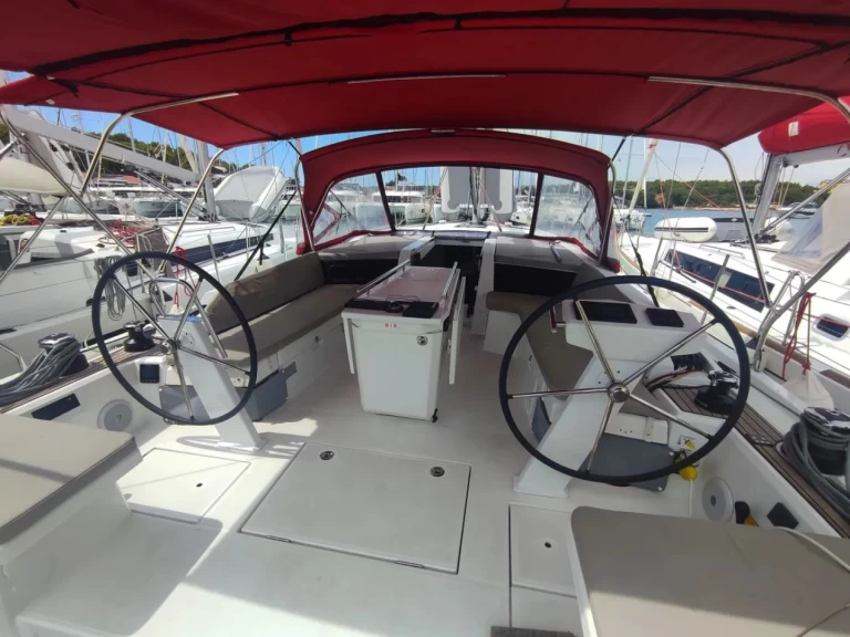 Boat rental Bénéteau Oceanis 46.1 in Pomer on Samboat